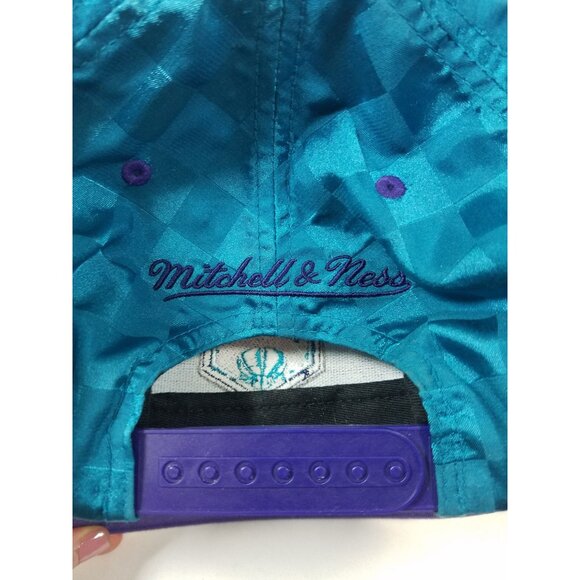 Mitchell and Ness Snapback Hat NBA Charlotte Hornets 4 Way Split Cap - Picture 9 of 9